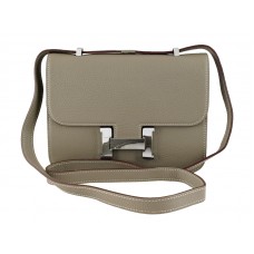 Sac bandoulière Hermès Constance 23 en cuir Togo gris