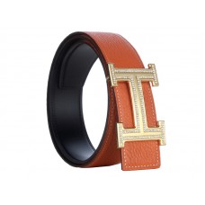 Ceinture Hermès en cuir Togo orange avec boucle H dorée et monture diamant.