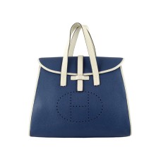Sac à rabat Hermès 08c bleu avec garniture en cuir blanc cassé