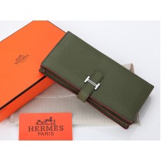 Portefeuille Hermès Dogon Togo Original en cuir de veau Bearn Japonaise à deux volets, couleur olive