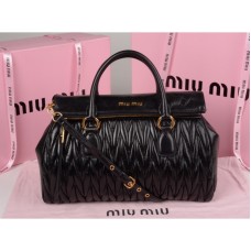 Sacoche zippée Miu Miu en cuir matelassé glacé noir