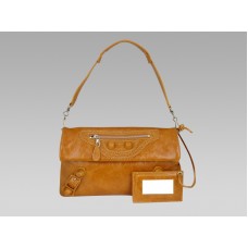 Balenciaga Giant Envelope en cuir camel