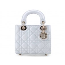 Sac Dior Lady Dior Nano en cuir blanc, finitions dorées