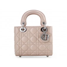 Sac Dior Nano en cuir beige, finitions argentées