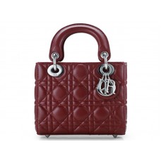 Sac Dior Nano en cuir bordeaux, finitions argentées