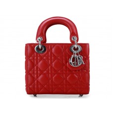 Sac Dior Nano en cuir rouge, finitions argentées
