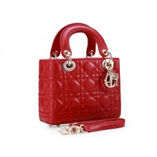 Sac Dior Lady Dior Nano en cuir rouge, finitions dorées