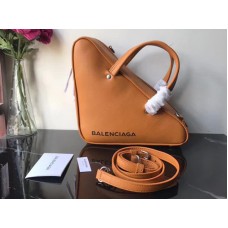 Sac polochon triangulaire Balenciaga S marron 18062557