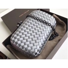 Bottega Veneta Pochette Knot En Argent Intreccio Boucher