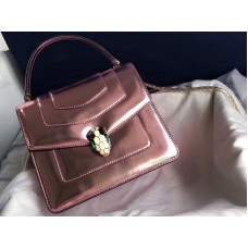 Étui à rabat Bvlgari Serpenti Forever 20 cm en cuir de veau métallisé rose quartz
