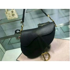 Sac Dior Saddle en cuir de veau noir, finitions dorées, référence m0446l