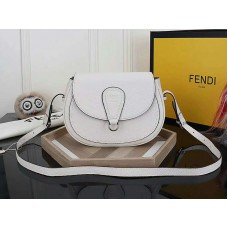 Sac bandoulière Fendi Saddlebag en cuir blanc