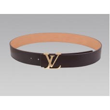 Ceinture Louis Vuitton en cuir marron avec boucle dorée.