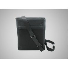 Louis Vuitton Taïga Beloukha Noir