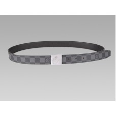 Ceinture Damier Graphite à boucle argentée et signature Louis Vuitton oblique
