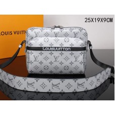 Sac bandoulière Louis Vuitton PM Monogram Autre Argent m43827
