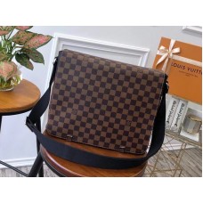 Louis Vuitton Damier Toile Ebène District Mm n41032