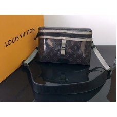 Sac messager Louis Vuitton Monogram Eclipse Glaze Discovery PM m52218