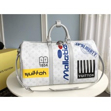 Sac de voyage Louis Vuitton Keepall Bandoulière en toile Monogram, référence 50, blanc, m44643